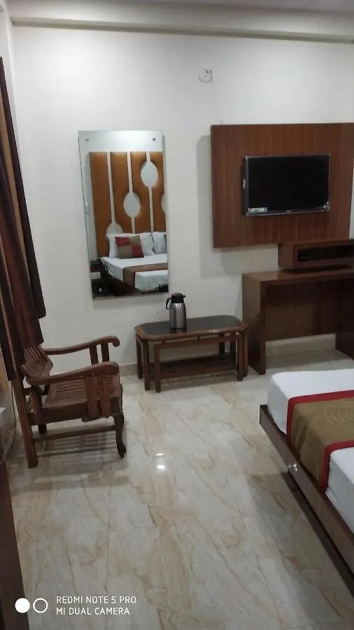 **  Adb Rooms Hotel Crystal Deluxe New Delhi India